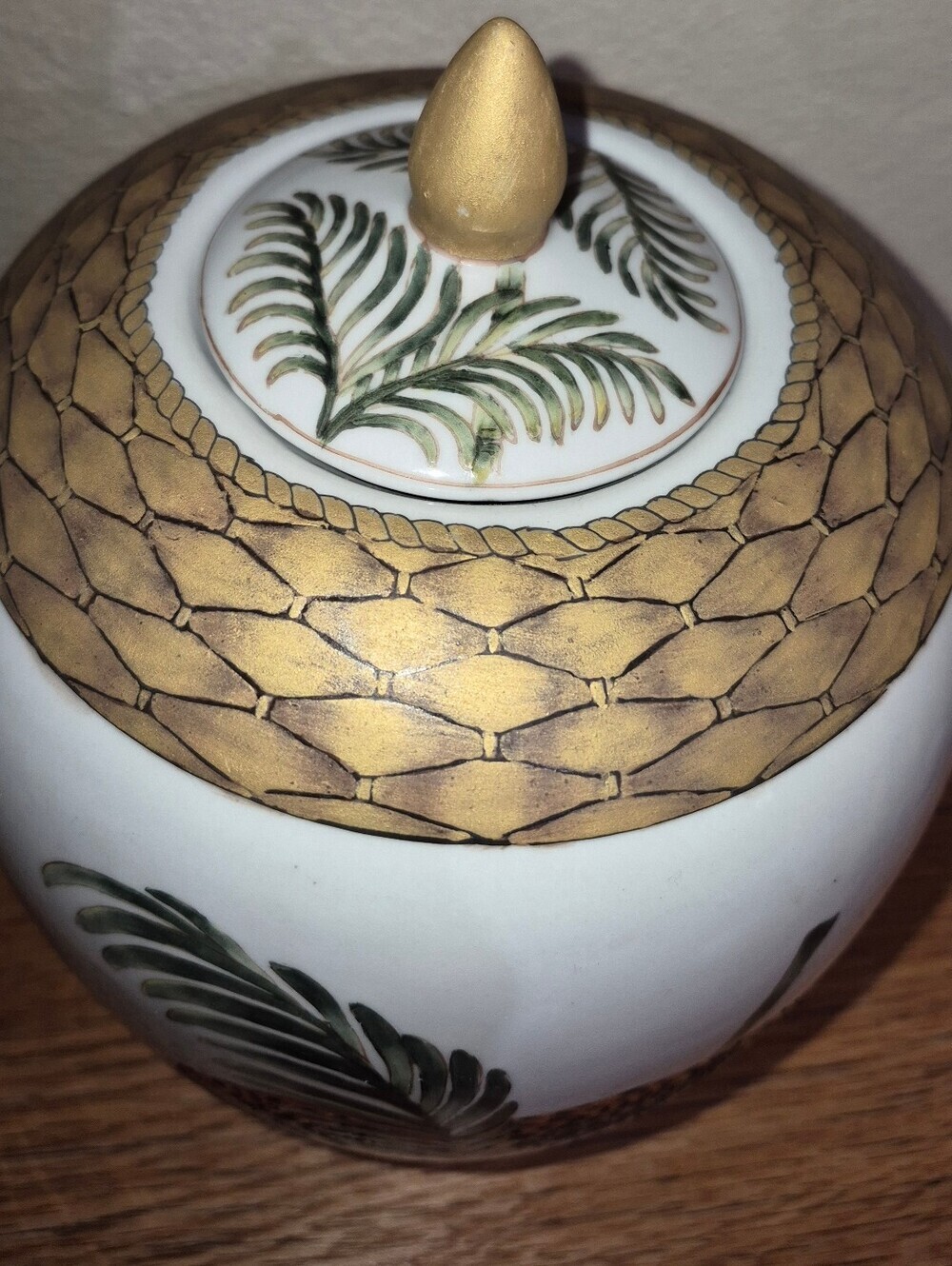 Vintage Oriental Accent Inc. Ginger jar featuring a cheetah (or leopard) - Picture 3 of 6